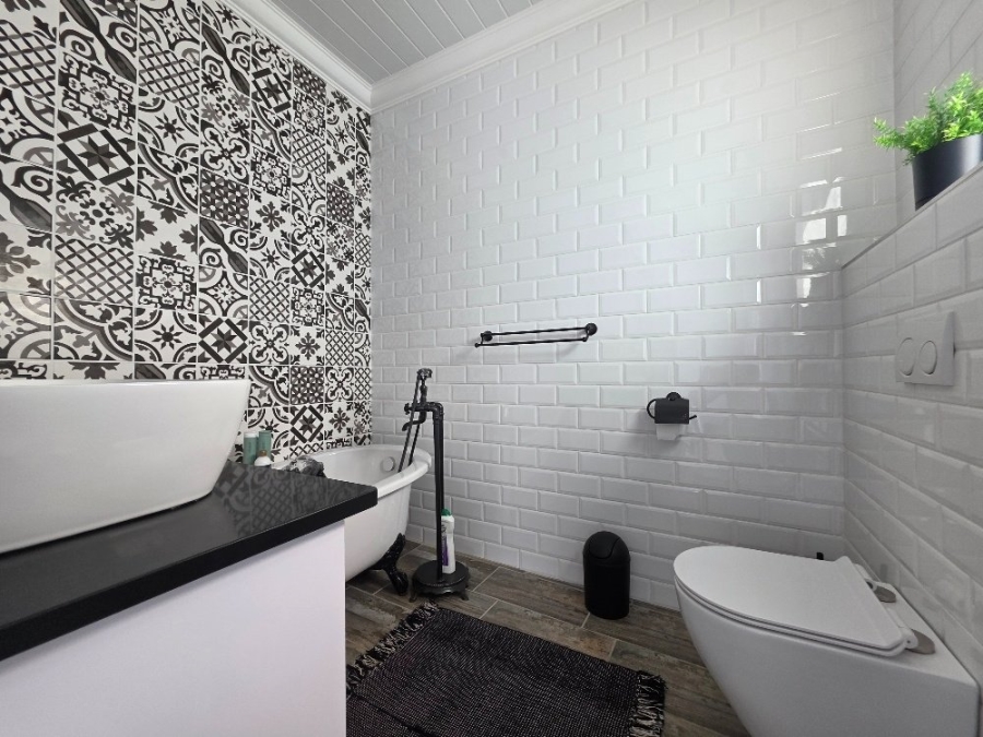 2 Bedroom Property for Sale in Outeniquasbosch Western Cape